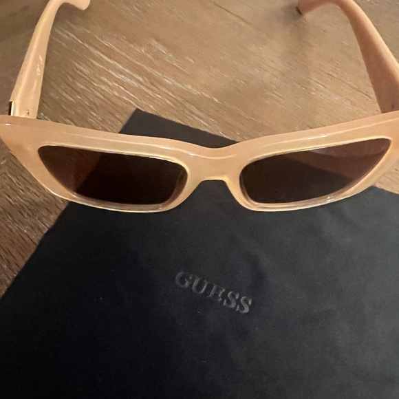 NEW Guess GU7890-57F Sunglasses 55mm Cleaning Cloth & Case main image 2